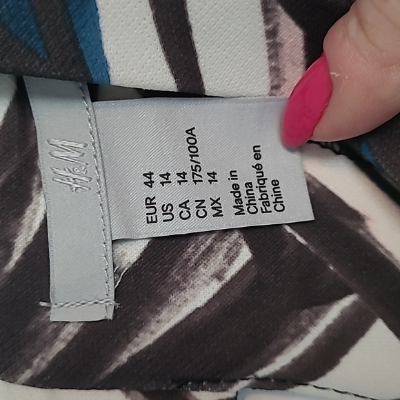 Ladies' A-line sleeveless dress. Sz 14. H&M. Multi-colour & it has pockets! - Picture 3 of 5